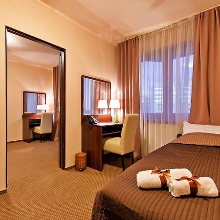 Wiatraczna Otel Varşova Dış mekan fotoğraf