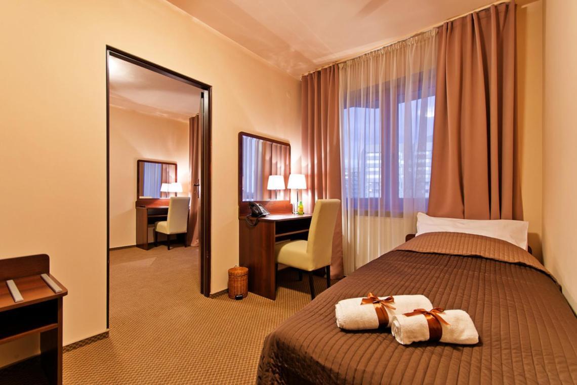 Wiatraczna Otel Varşova Dış mekan fotoğraf